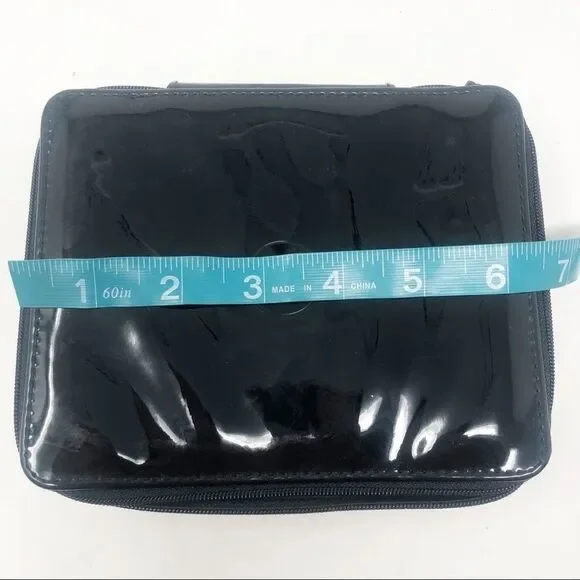 CHANELUltra Correction Lift Cosmetic Case Black